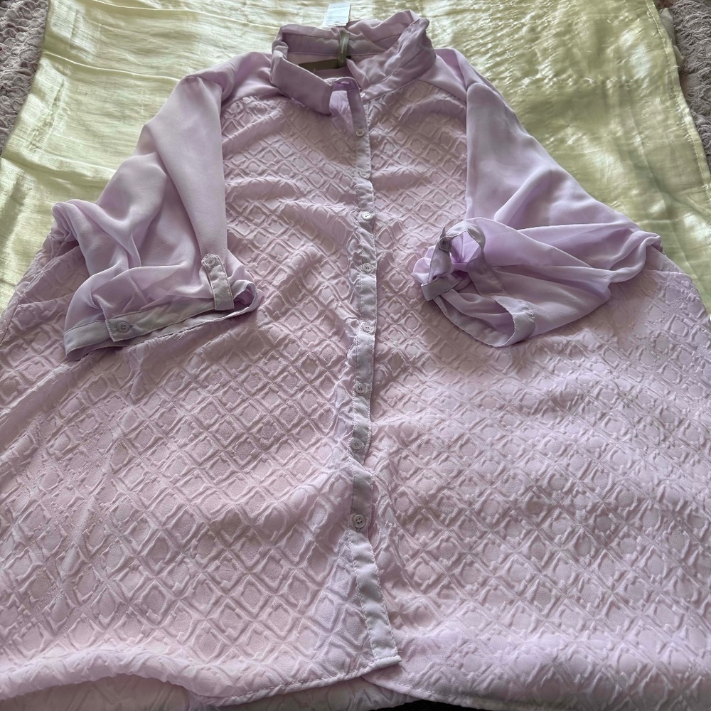 TEXTURED BUTTON DOWN TUNIC, SOFT LILAC, SIZE 5X, 3/4 SLEEVES WITH TABS, CHIFFON